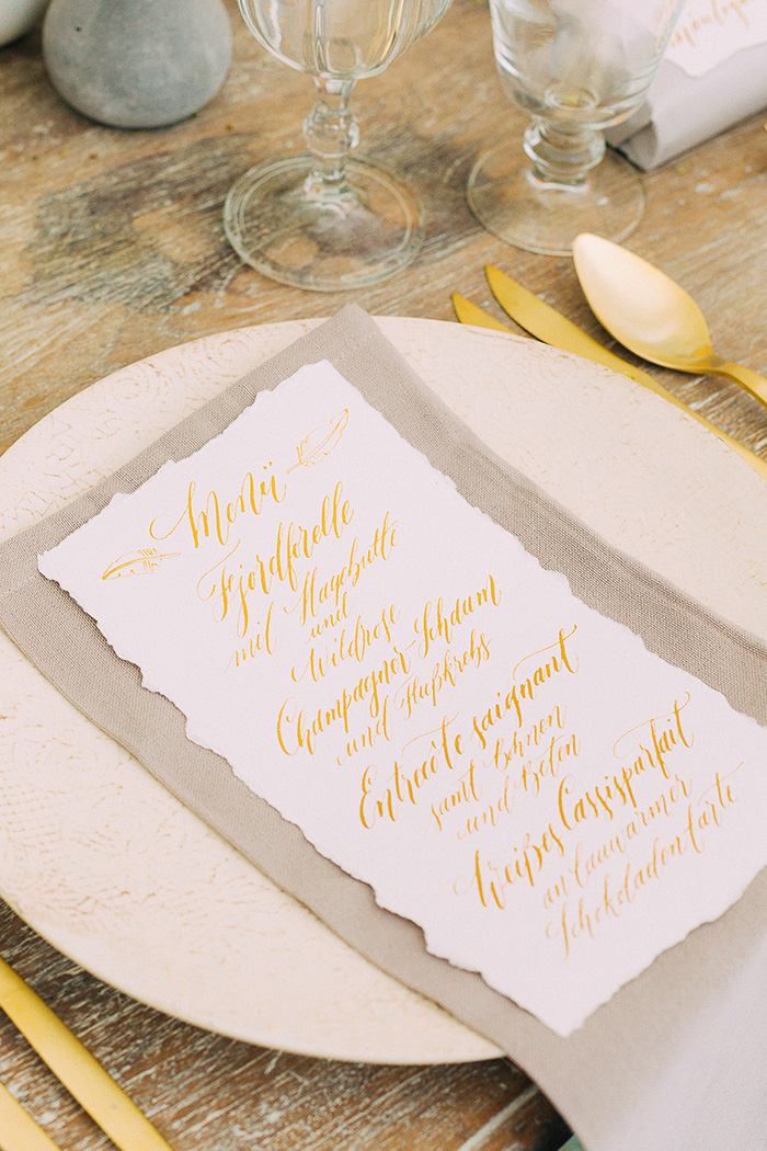 Kalligrafie, moderne Kalligrafie, Kalligraphie, moderncalligraphy, Hochzeitspapeterie, Hochzeitseinladung, Noni, Brautmode, Kalligrafie lernen, kalligrafieworkshop, Handschrift, nicnillasink, nicnillas ink, Kalligrafie Deutschland, styled shooting, Brautpaar, hochzeitsshooting, hochzeitsfotografie, hochzeitstisch, weddingplanner, brauttisch, inspiration, weddingstationary, wedding invitation