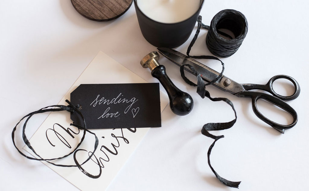 modern calligraphy, moderne kalligrafie, kalligrafie lernen, lettering, Handschrift, quote, illustration, branding, nicnillas ink, kaweco liliput kupfer copper, fountain pen, traveler`s notebook, midair, travelers factory, sending some love this christmas, brushlettering