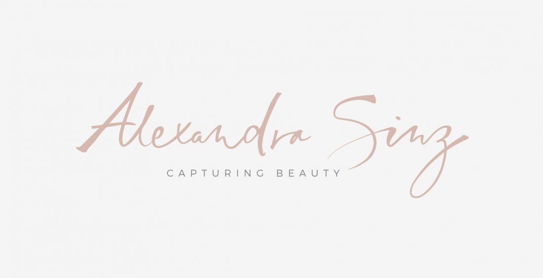 hand lettered logo for wedding photographer Alexandra sinz_nicnillas ink