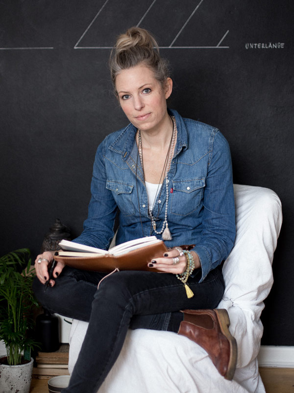 portrait of illustrator and brand stylist Nicole Sprekelmann